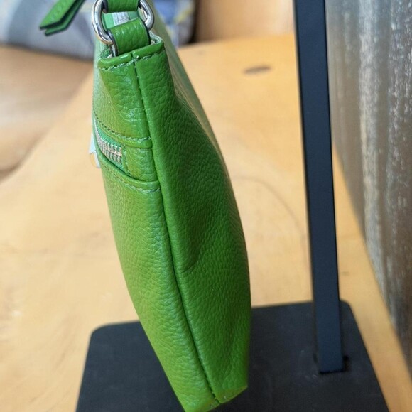 Dana Buchman Pebbled vegan leather brand-new wristlet in Kelly Green Hue - Picture 7 of 7